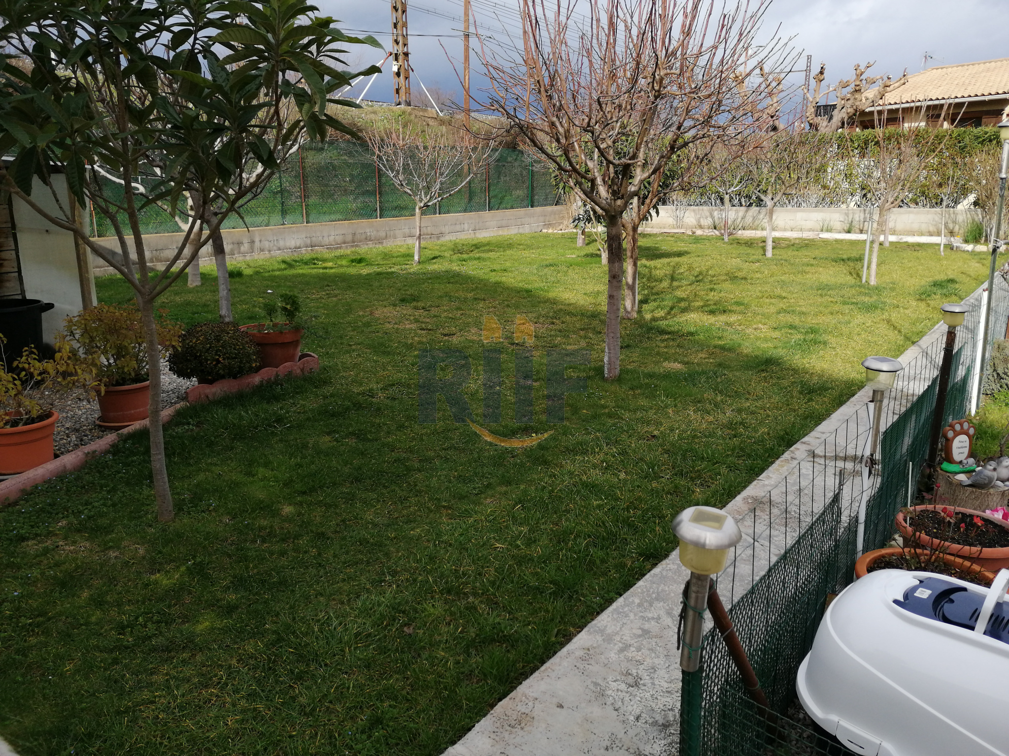 Vente Grande Maison Divisee En 3 Appartements Terrain